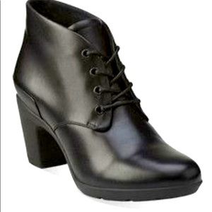 Clark's Women's Lucette Drama Boot size 6.5